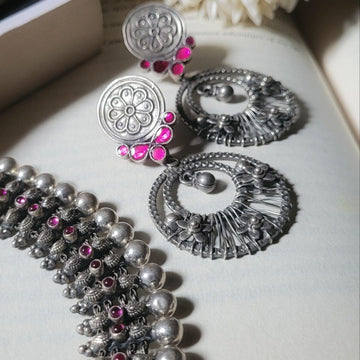 Moh Earrings in pure silver with handcrafted detailing