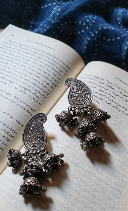Side view of Jindan Vintage Jhumka in pure silver with vintage detailing