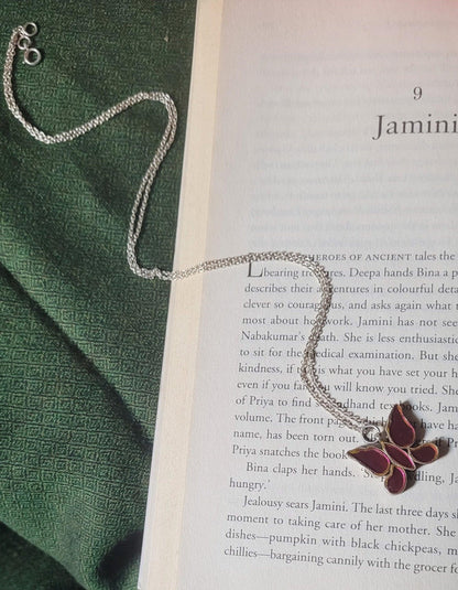Side view of Baawara Mann Pendant with Chain in pure silver with handcrafted detailing