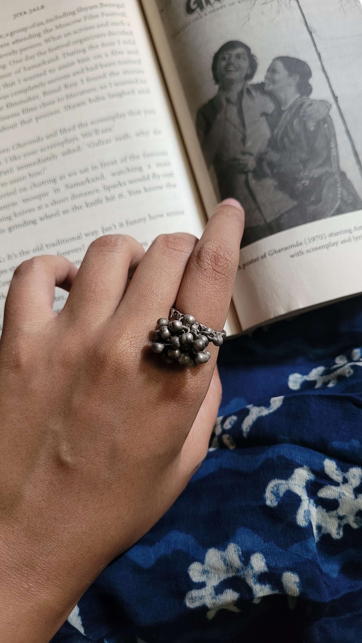 Side view of Baawri Vintage Ring in pure silver with vintage detailing