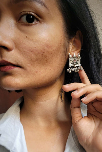 Aahana Vintage Earrings in pure silver with vintage detailing