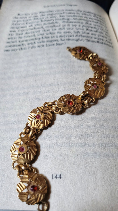 Side view of Aam ka Murabba Vintage Necklace in pure silver with vintage detailing