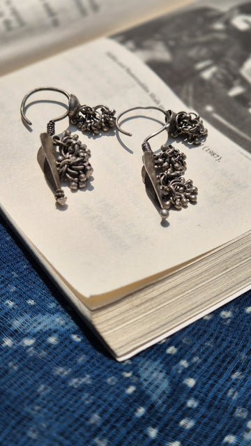Aaral Vintage Earrings in pure silver with vintage detailing