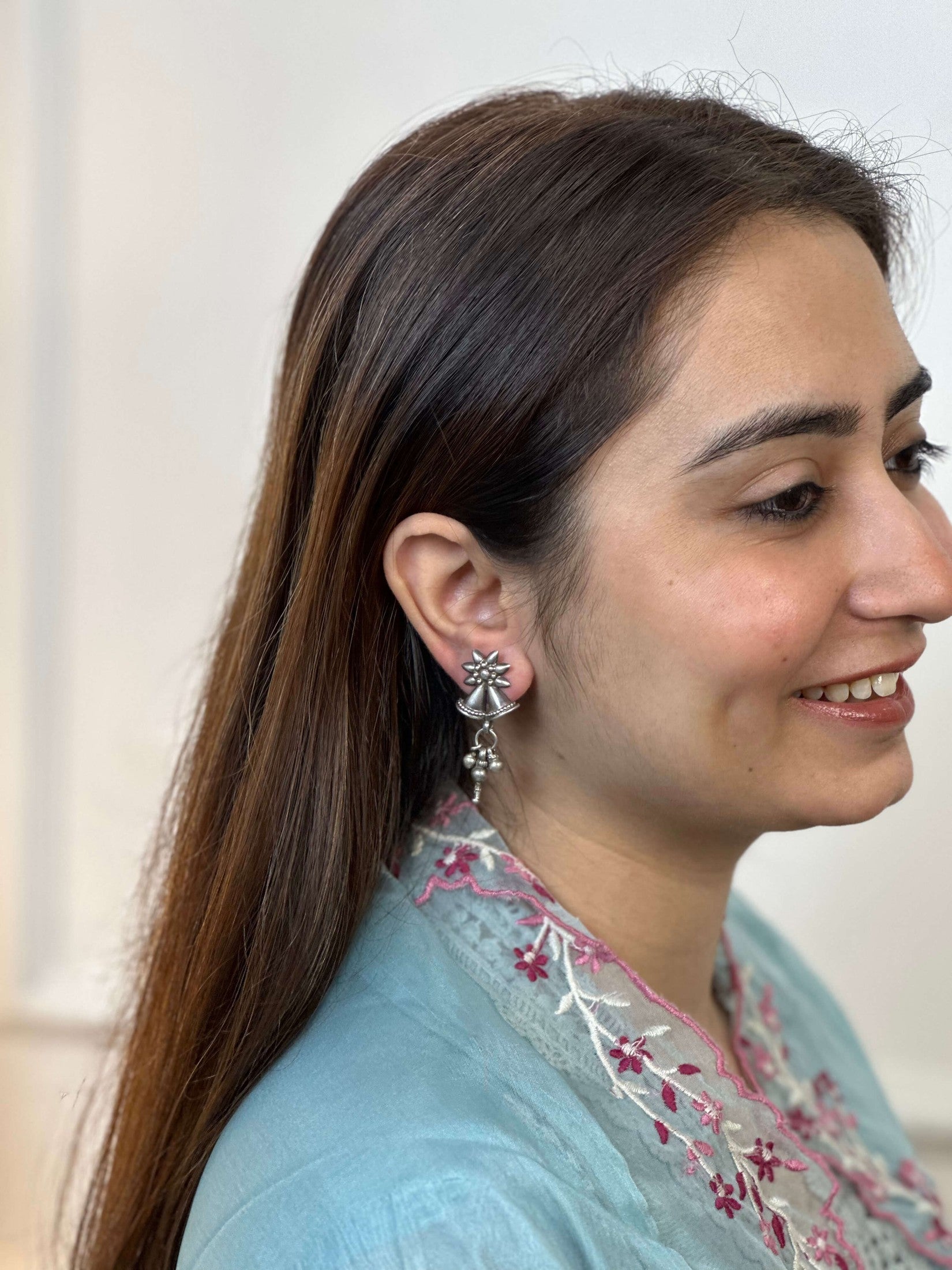 Adi Earrings in pure silver with handcrafted detailing