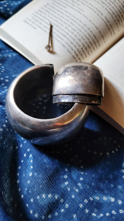 Side view of Ameyaa Vintage Kada in pure silver with vintage detailing