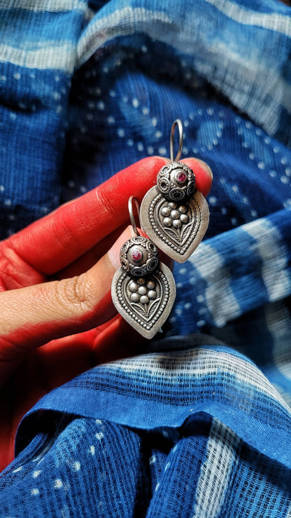 Side view of Anuga Vintage Earrings in pure silver with vintage detailing