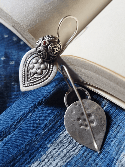 Side view of Anuga Vintage Earrings in pure silver with vintage detailing