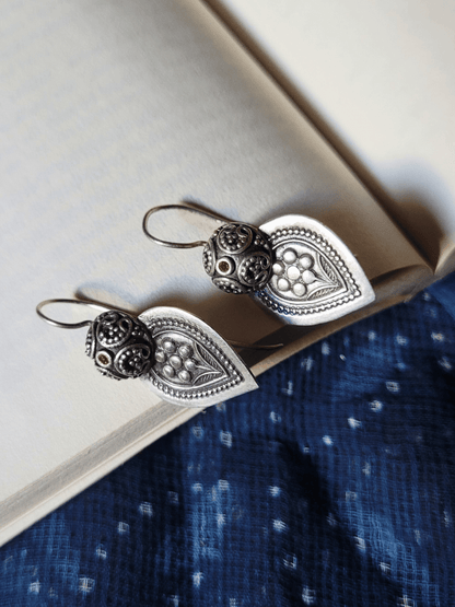 Side view of Anuga Vintage Earrings in pure silver with vintage detailing