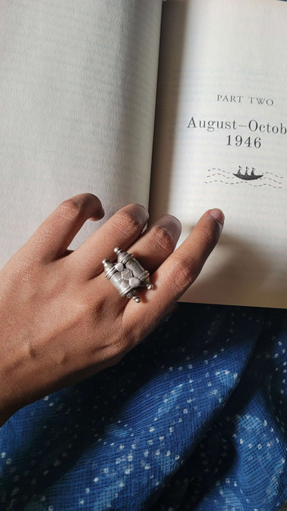Side view of Aravind Vintage Ring in pure silver with vintage detailing