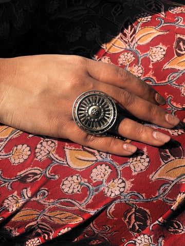 Chakravarti Ring in pure silver with rava detailing