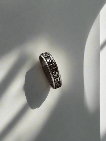 Cleopatra Ring in pure silver with handcrafted detailing