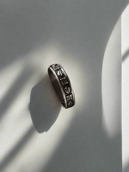 Cleopatra Ring in pure silver with handcrafted detailing