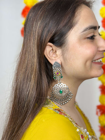 Izra Earrings in pure silver with handcrafted detailing