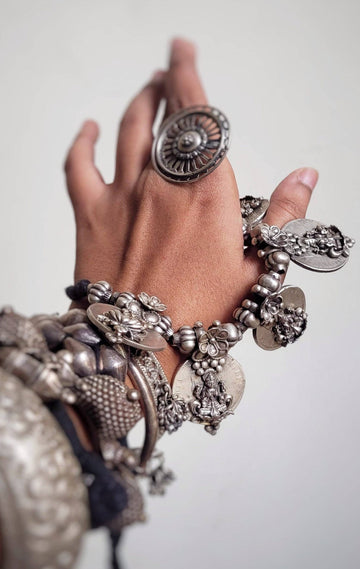 Indira Vintage Necklace in pure silver with vintage detailing