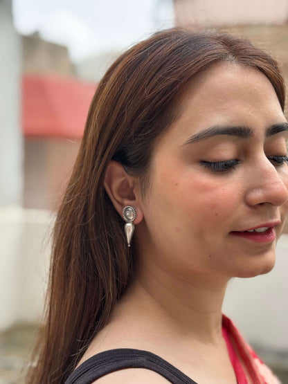 Irya Earrings in pure silver with handcrafted detailing