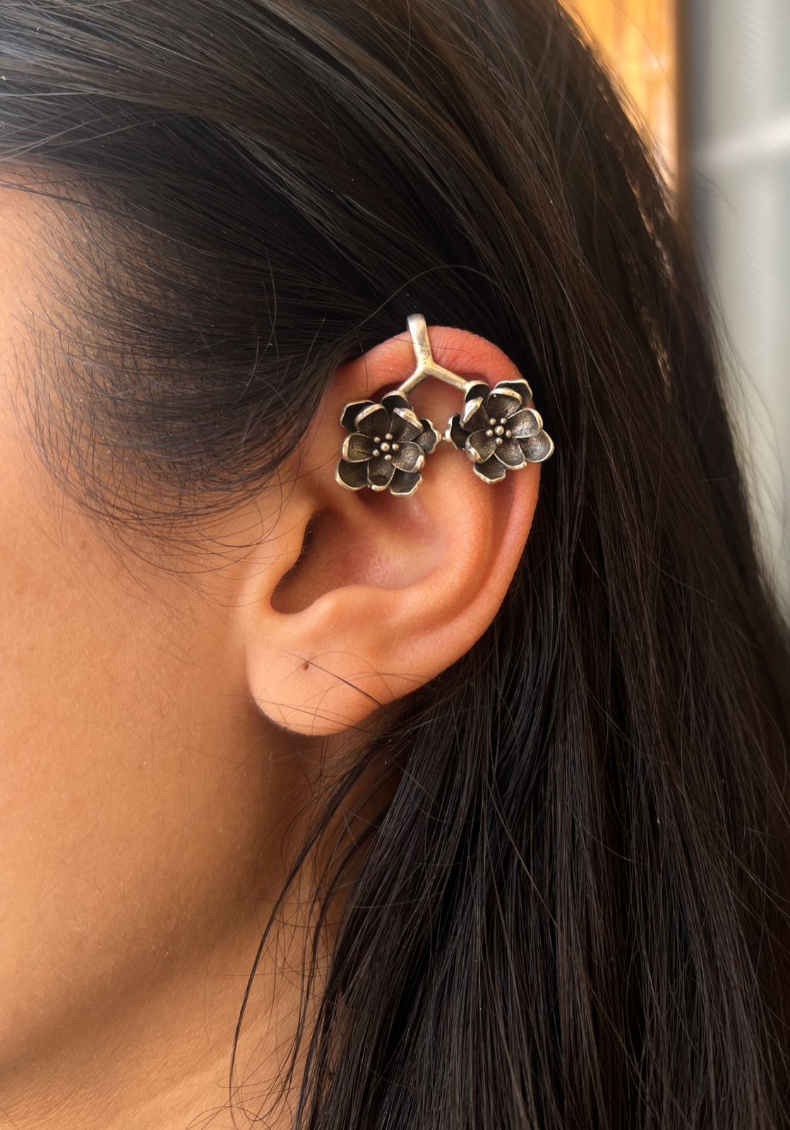 Juhi Vintage Earcuff in pure silver with vintage detailing