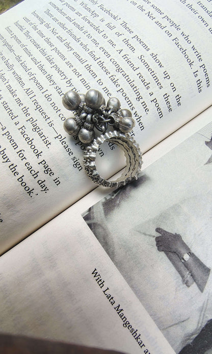 Side view of Kanika Vintage Ring in pure silver with vintage detailing