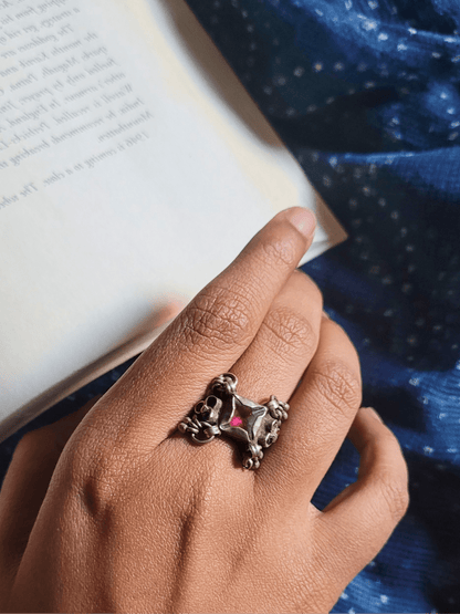 Kaushalya Vintage Ring (Gulaabi) in pure silver with vintage detailing