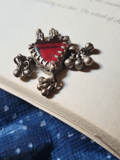 Side view of Laalima Vintage Pendant in pure silver with vintage detailing