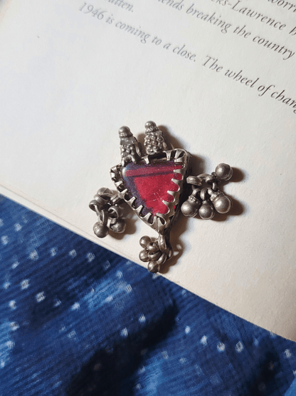 Side view of Laalima Vintage Pendant in pure silver with vintage detailing