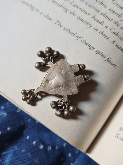 Side view of Laalima Vintage Pendant in pure silver with vintage detailing