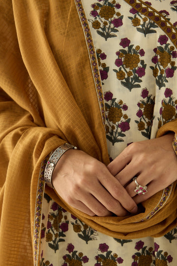 Lara Kada in pure silver with handcrafted detailing