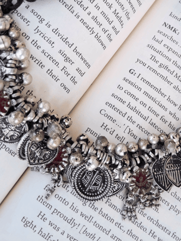 Maitreyi Vintage Necklace in pure silver with vintage detailing