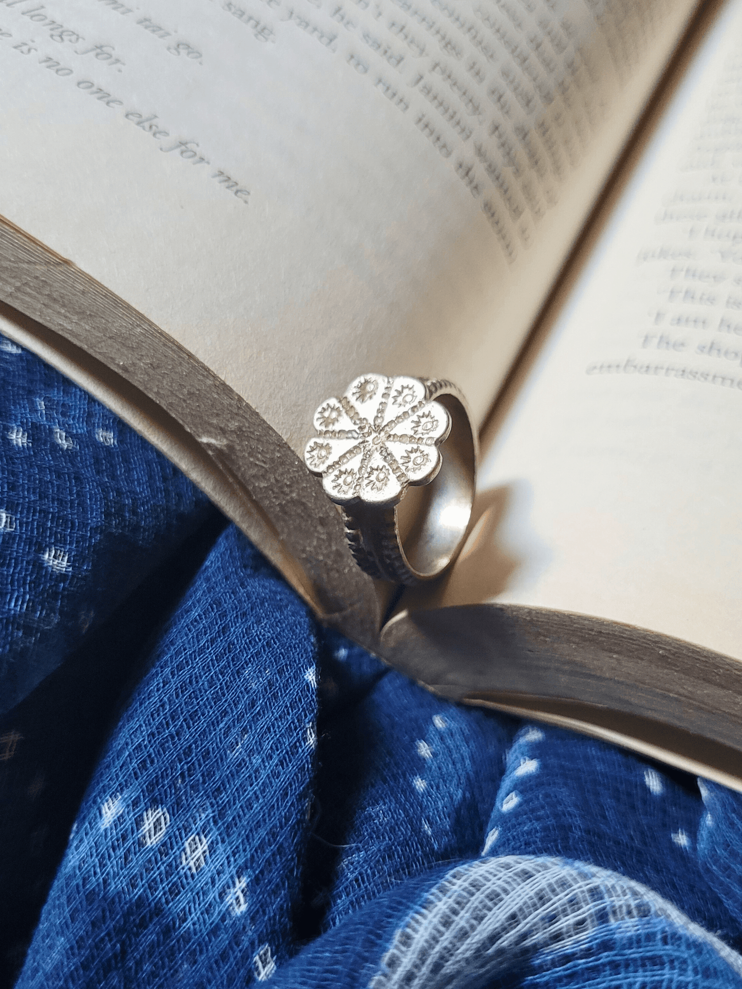 Mandavi Vintage Ring