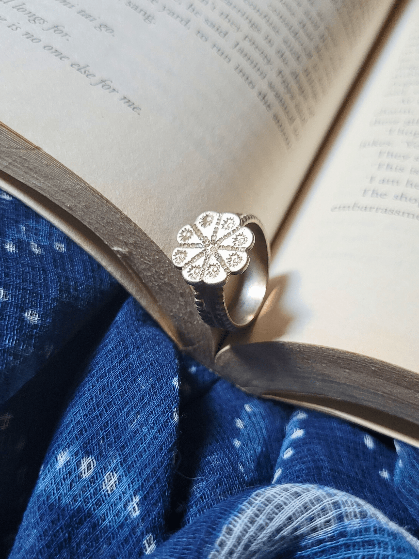 Mandavi Vintage Ring