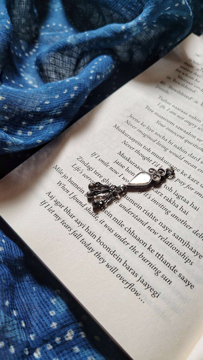 Side view of Mehtaab Vintage Pendant in pure silver with vintage detailing