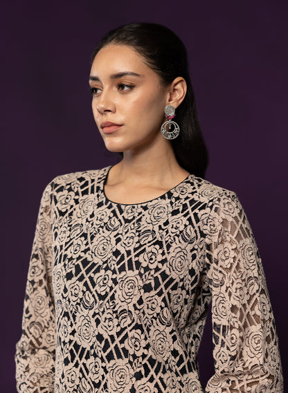 Side view of Moh Earrings in pure silver with handcrafted detailing