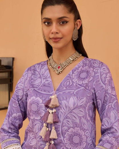 Side view of Muhabbat Vintage Necklace in pure silver with vintage detailing