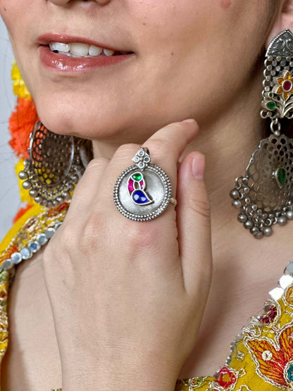 Nayana Ring in pure silver with handcrafted detailing