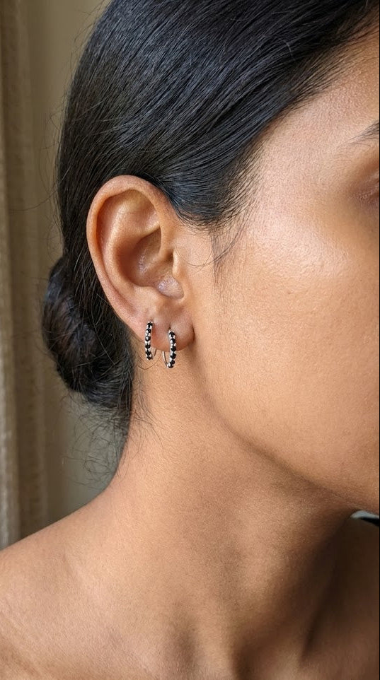 Noir Hoops in pure silver with handcrafted detailing