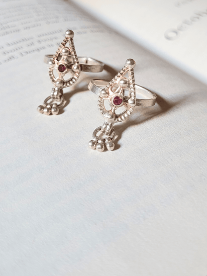 Side view of Poonam Toe-Rings in pure silver with handcrafted detailing