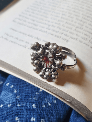 Ramya Vintage Ring in pure silver with vintage detailing