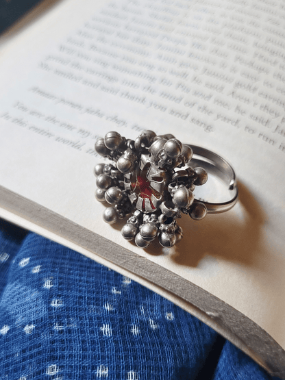 Ramya Vintage Ring in pure silver with vintage detailing