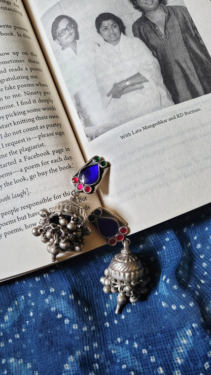 Side view of Rangdaar Vintage Jhumka in pure silver with vintage detailing