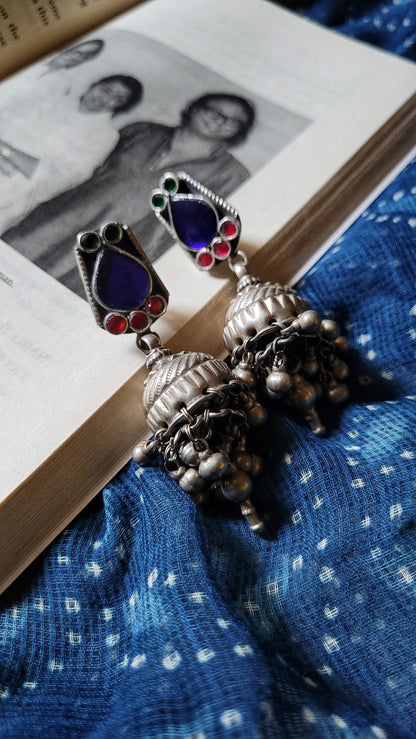 Side view of Rangdaar Vintage Jhumka in pure silver with vintage detailing