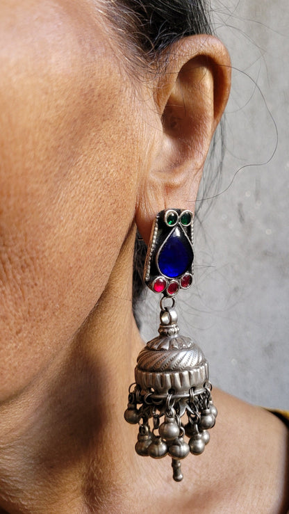 Side view of Rangdaar Vintage Jhumka in pure silver with vintage detailing