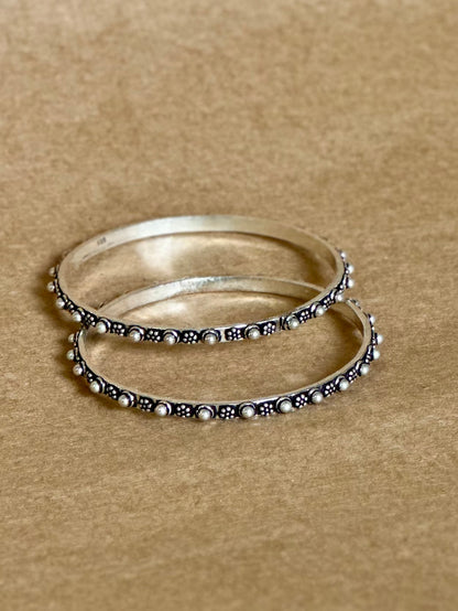 Side view of Sajja Bangles in pure silver with handcrafted detailing