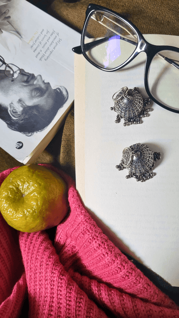 Samprada Hoops in pure silver with handcrafted detailing