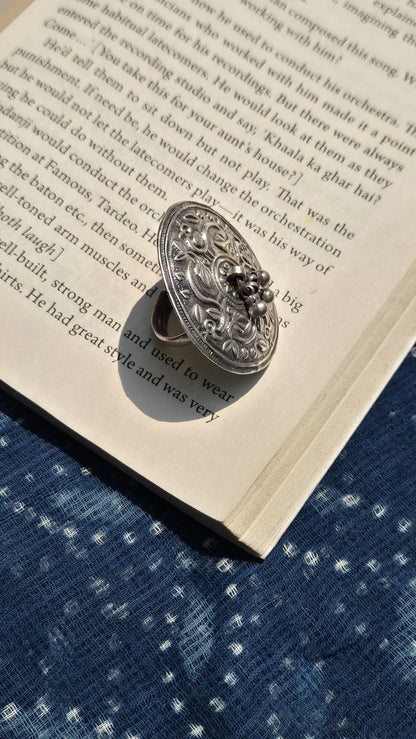 Samrita Ring in pure silver with handcrafted detailing