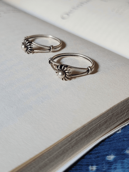 Side view of Sangini Toe-Rings in pure silver with handcrafted detailing