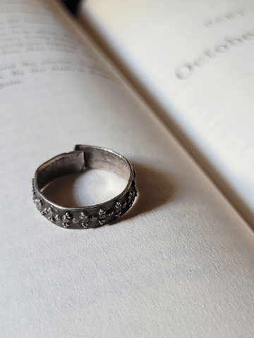 Sartaaj Ring in pure silver with handcrafted detailing