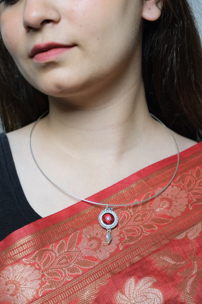 Side view of Sindoori Hasli Necklace in pure silver with handcrafted detailing