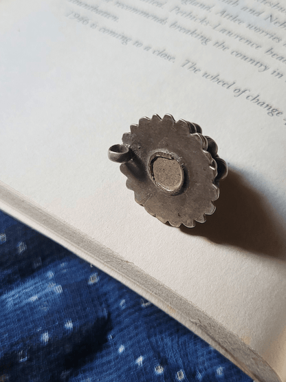 Side view of Taal Vintage Pendant in pure silver with vintage detailing