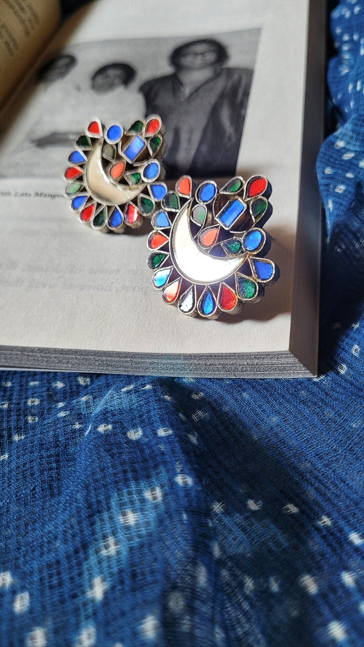 Side view of Ujiyaara Chandbaali (Rangeen) in pure silver with handcrafted detailing