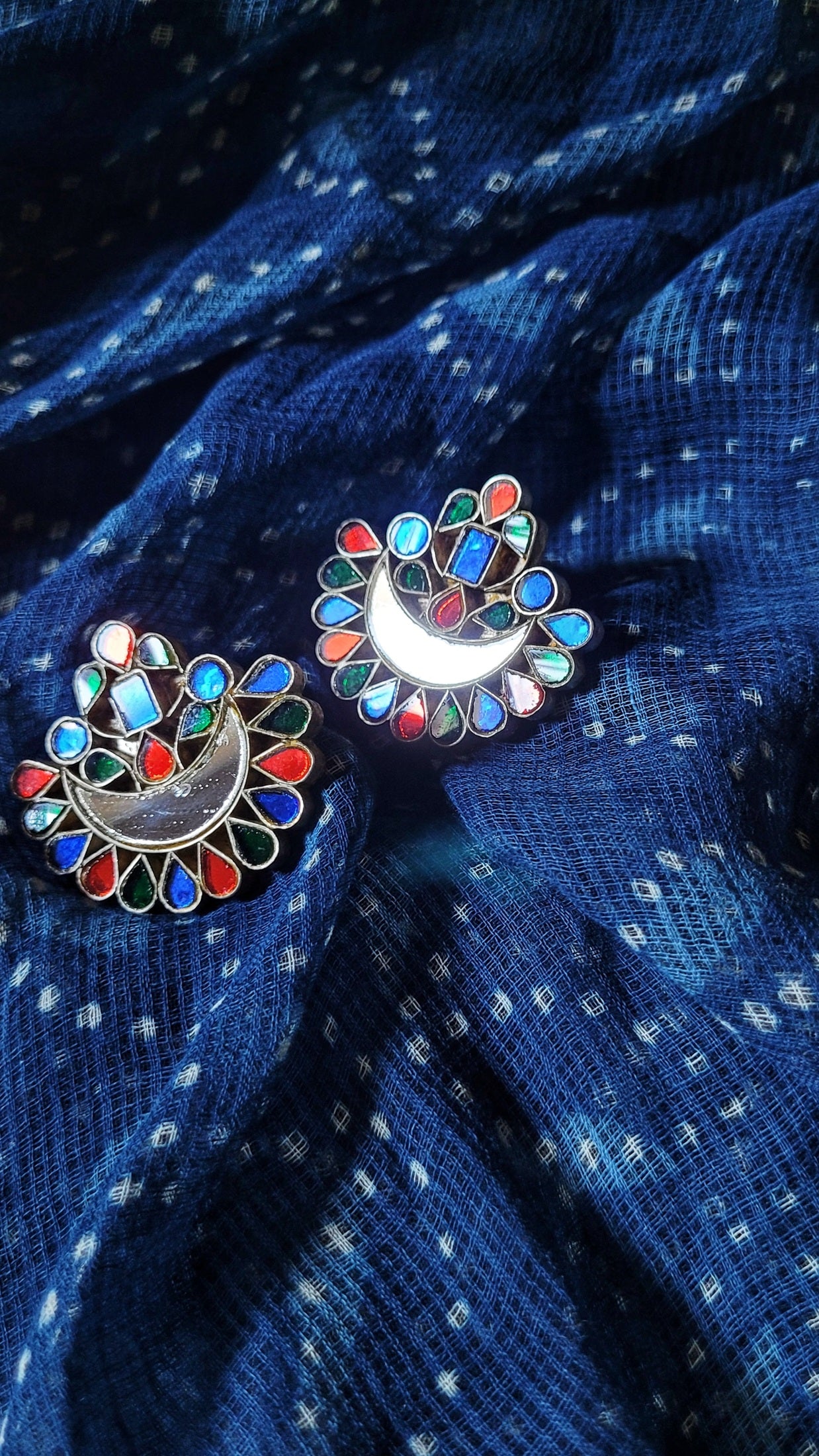 Side view of Ujiyaara Chandbaali (Rangeen) in pure silver with handcrafted detailing