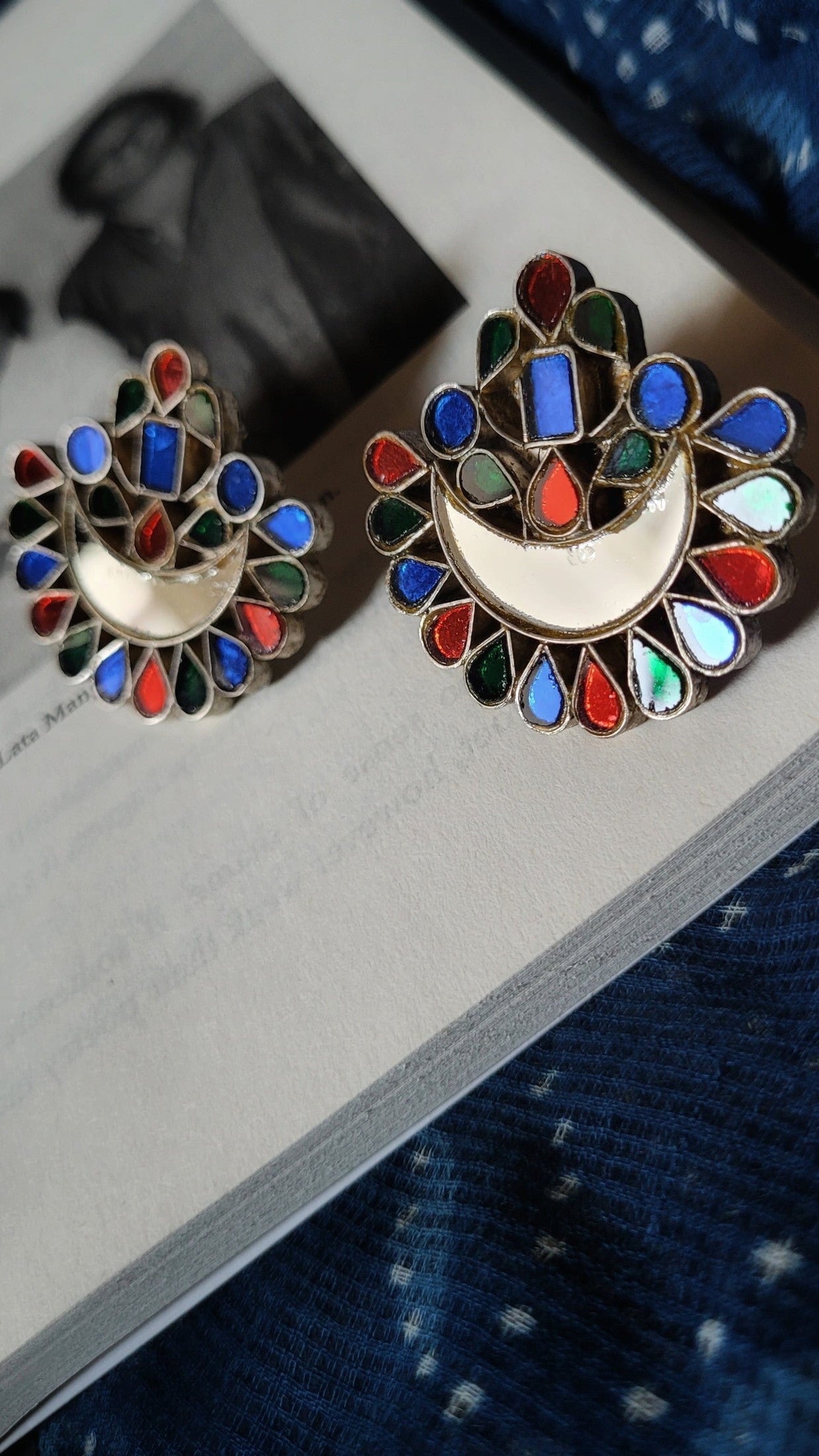 Side view of Ujiyaara Chandbaali (Rangeen) in pure silver with handcrafted detailing